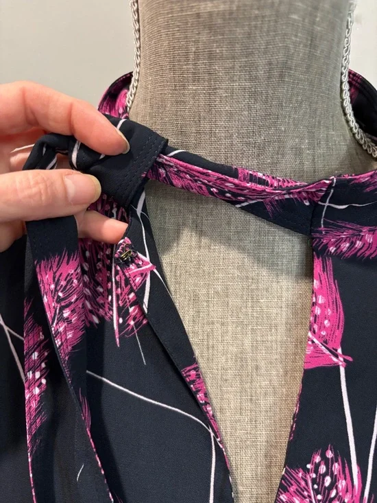 Reiss Lily Feather Print Blouse Navy Pink Tie Neck Size 4 - Picture 7 of 16